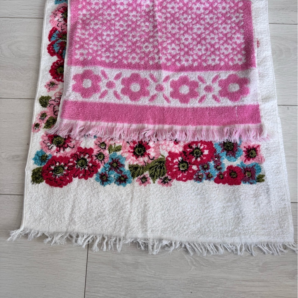 Vintage Retro Floral Hand Towels